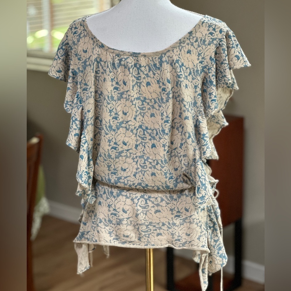 ANTHROPOLOGIE MOTH Boho Chantilly
Begonia Embroidered Poncho Top - Picture 4 of 9